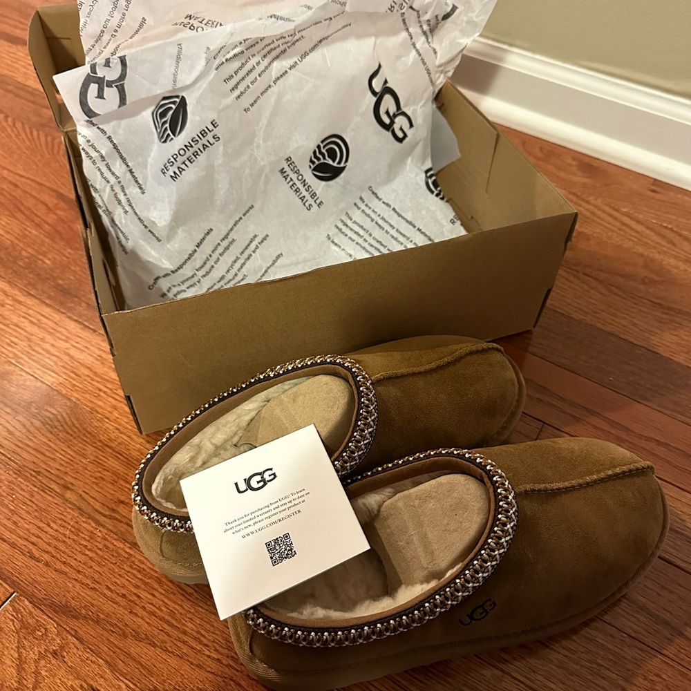 Brand NEW UGG Tasman II youth size 6 or women’s size 7! Ships in 24 hrs